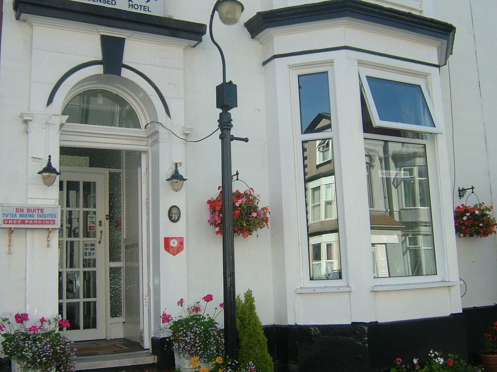 Adelphi Guest House Саутпорт Екстериор снимка