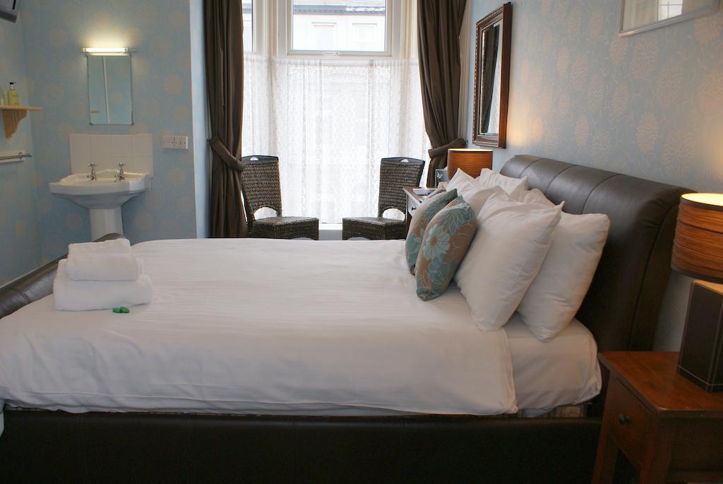 Adelphi Guest House Саутпорт Стая снимка