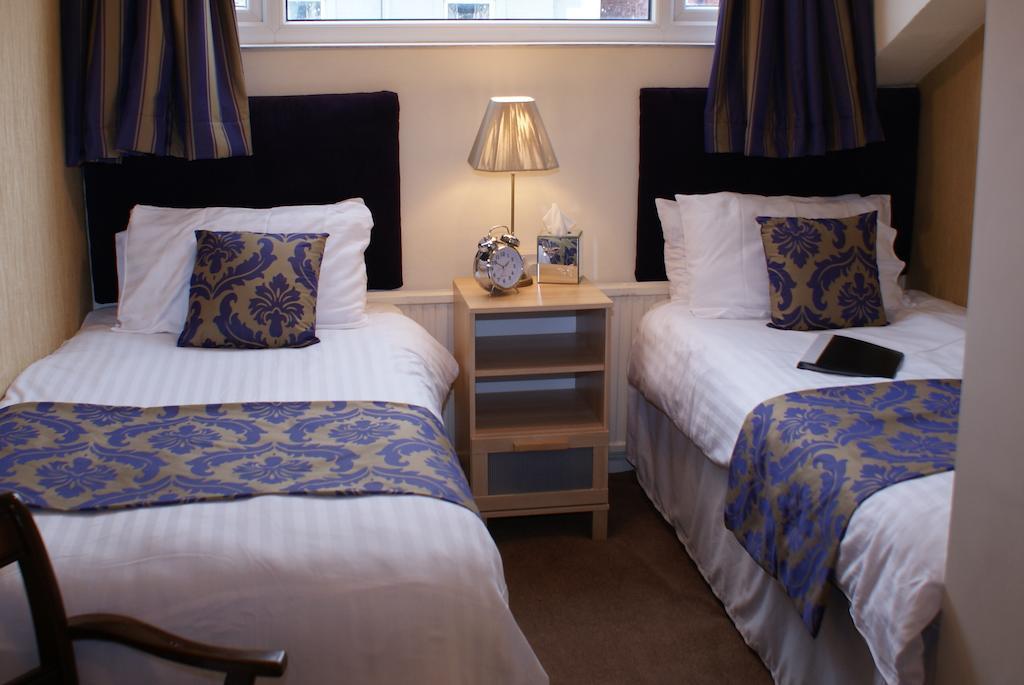 Adelphi Guest House Саутпорт Стая снимка